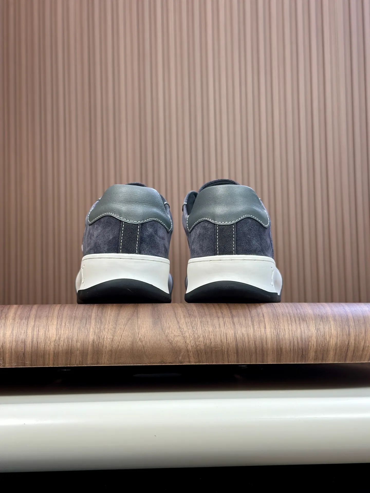 Men's shoes💰740 Lv 🔍Top purchasing agent🇮🇹 Louis Vuitton, the sports sneaker counter is synchronized, the uppers are imported from Italy, high-quality splicing colorful and complex crafts, the imported mesh padding is soft and comfortable, soles: original soles specially provided by the original factory, T men's men's shoes 💰U exclusive movable molded soles are super comfortable, original factory and single goods, 🔍🔍high quality, you can enter and leave the counter at will, welcome to compare, code number 38-44 (customized 45)